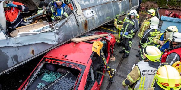 Zuschauübung - großer THL Einsatz